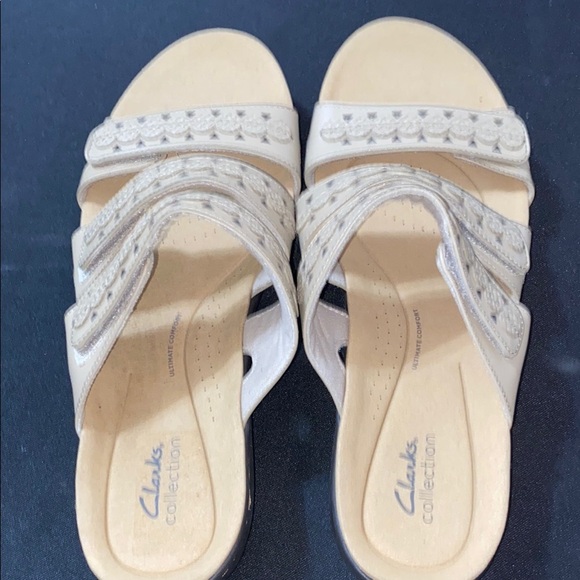 NWOT Clarks Women's 12 TAN HOOK LOOP STRAPS COMFORT SANDAL SCALLOPED ACCENTS - Picture 1 of 10